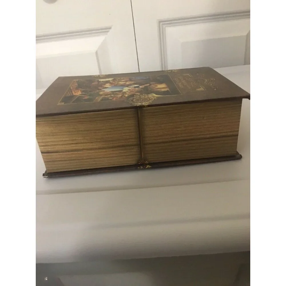 New Masterpieces Snow White and the Seven Dwarfs Hinged Book‎ Box Jigsaw Puzzle